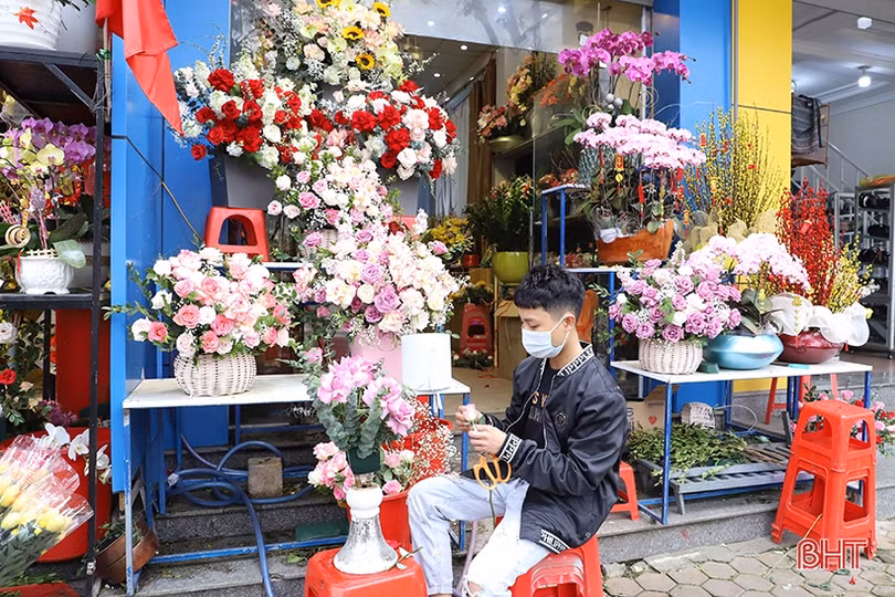 Muôn kiểu hoa lạ “đổ bộ” thị trường Hà Tĩnh