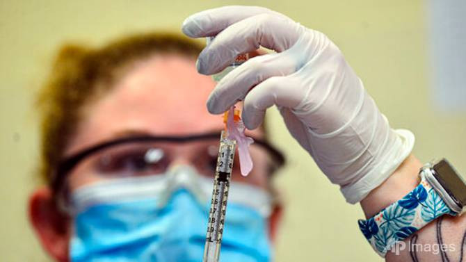 Nhà khoa học Anh thử nghiệm pha trộn và kết hợp các loại vaccine Covid-19 khác loại