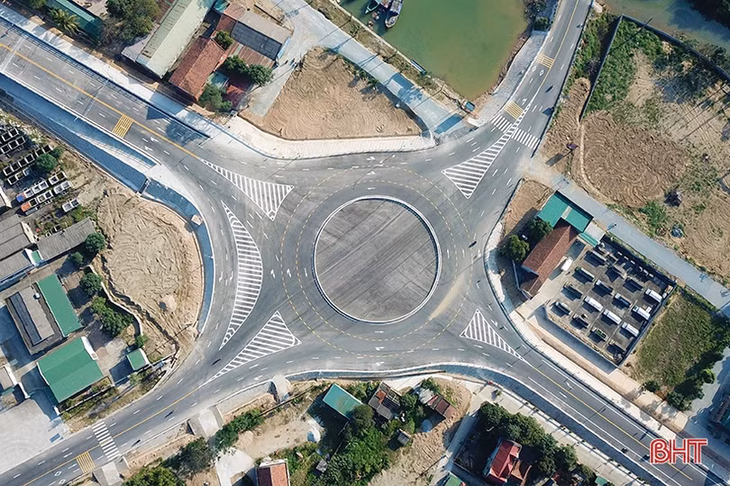 Phương tiện lưu thông qua cầu Cửa Hội từ sáng 6/2