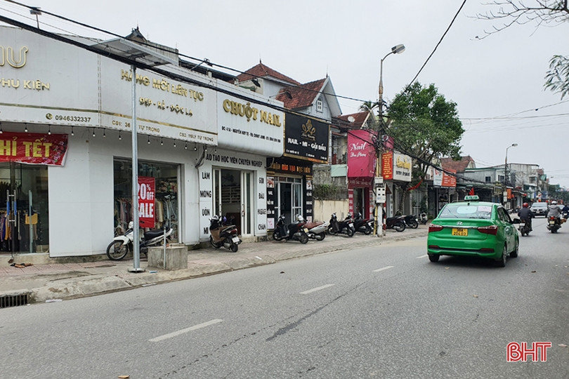 6 ngày ra quân, Công an TP Hà Tĩnh nhắc nhở, xử phạt 42 trường hợp dừng, đỗ xe sai quy định