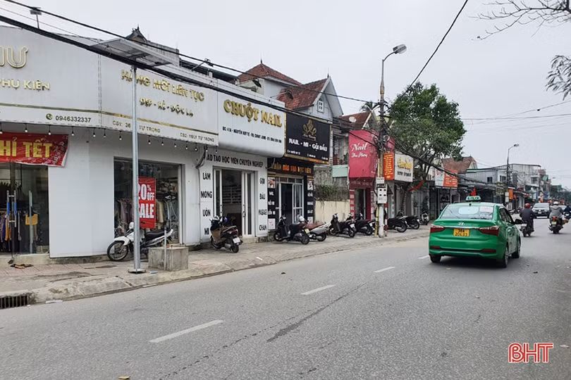 6 ngày ra quân, Công an TP Hà Tĩnh nhắc nhở, xử phạt 42 trường hợp dừng, đỗ xe sai quy định