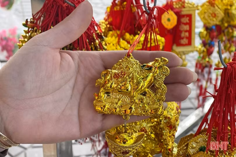 Phụ kiện trang trí tết đa dạng, người tiêu dùng Hà Tĩnh thỏa sức lựa chọn