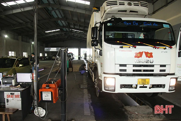 Gần 4.000 ô tô quá hạn đăng kiểm ở Hà Tĩnh (bài 2): Cách nào xử lý xe “hết đát”, quá hạn đăng kiểm?