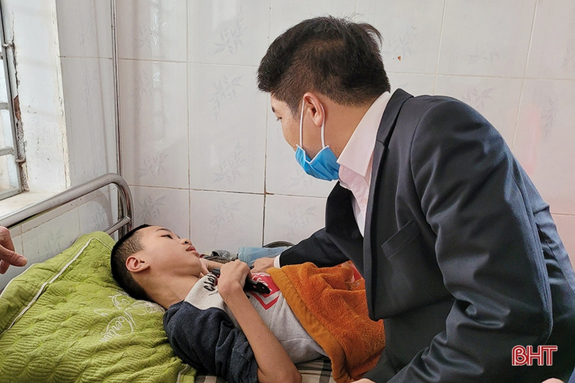 Chủ tịch Ủy ban MTTQ Hà Tĩnh thăm hỏi người có công, đối tượng bảo trợ xã hội