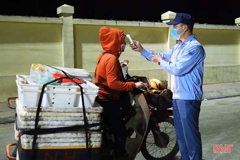 Những chuyến tàu cuối năm cập cảng Cửa Sót đầy ắp hải sản