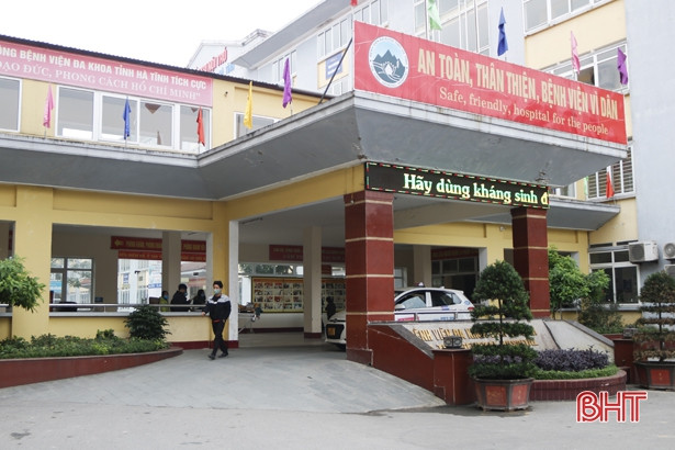 Xét nghiệm Covid-19 cho toàn thể cán bộ, nhân viên BVĐK tỉnh Hà Tĩnh