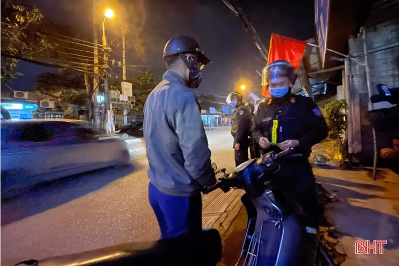 Một đêm tuần tra của cảnh sát cơ động Hà Tĩnh ngày cận tết