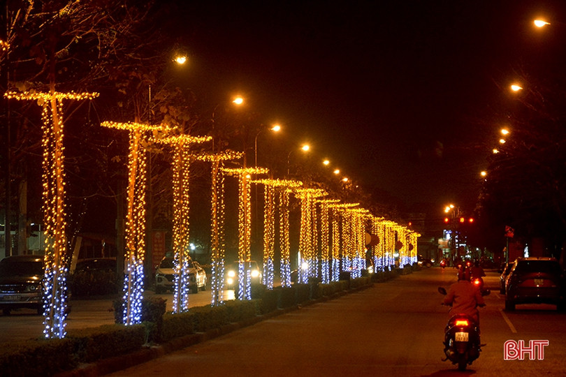 Sắc xuân rực rỡ Thành Sen