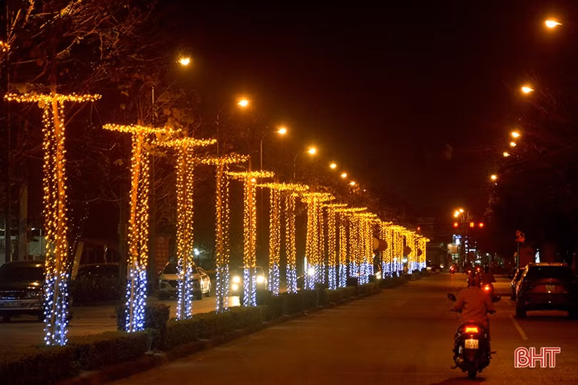 Sắc xuân rực rỡ Thành Sen