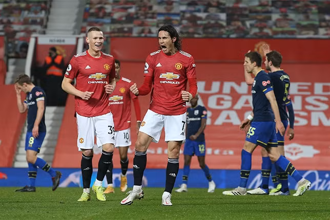 M.U thắng 9-0, vươn lên bằng điểm Man City