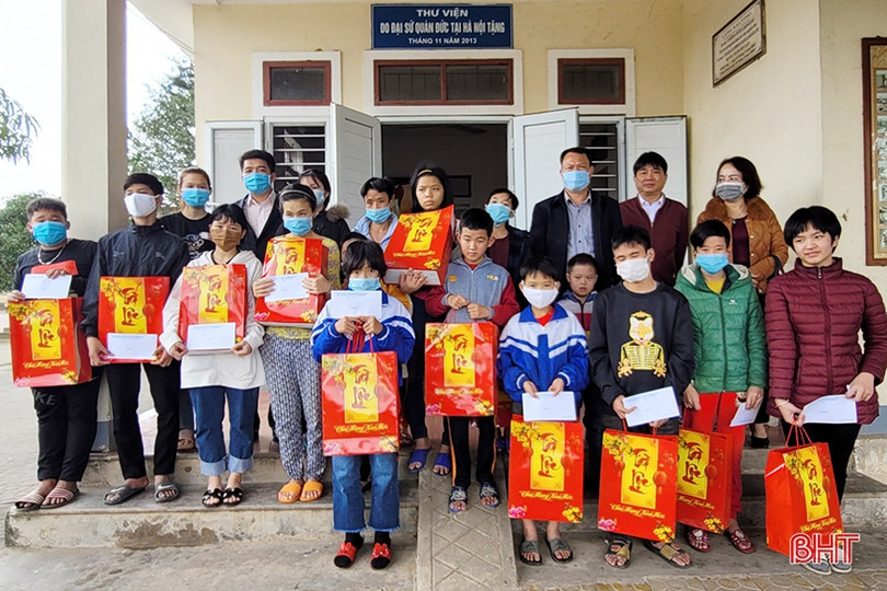 Chủ tịch Ủy ban MTTQ Hà Tĩnh thăm hỏi người có công, đối tượng bảo trợ xã hội