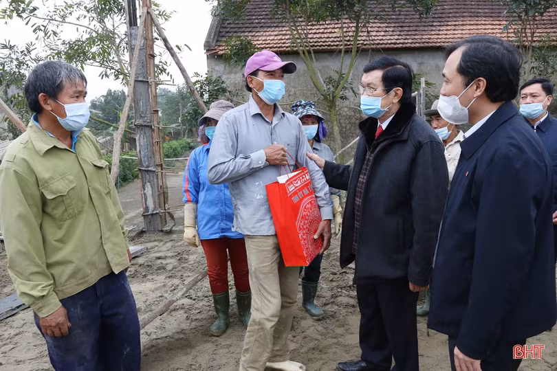 Nguyên Chủ tịch nước Trương Tấn Sang chúc tết tại Hà Tĩnh