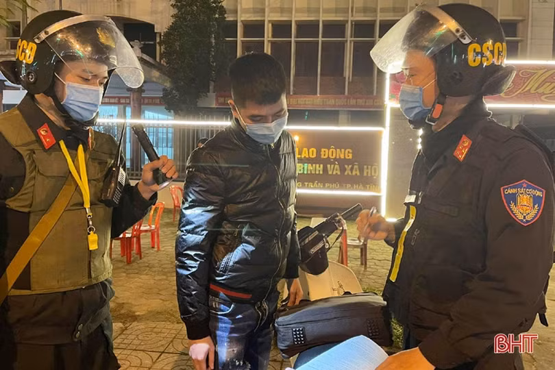 Một đêm tuần tra của cảnh sát cơ động Hà Tĩnh ngày cận tết