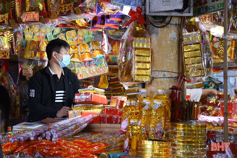 Người dân Hà Tĩnh tất bật sắm lễ “tiễn” ông Công, ông Táo chầu trời