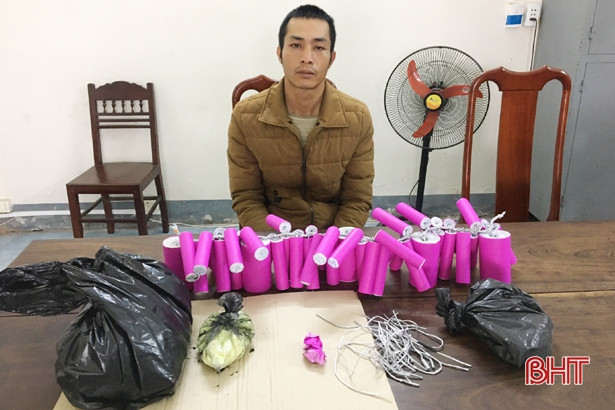 Hà Tĩnh: Chở cả bì pháo nổ mang đi bán thì bị bắt