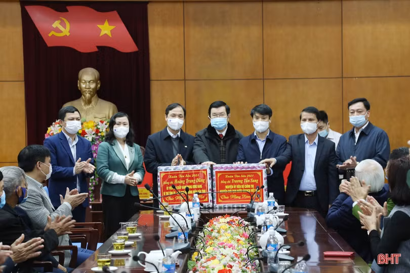 Nguyên Chủ tịch nước Trương Tấn Sang chúc tết tại Hà Tĩnh