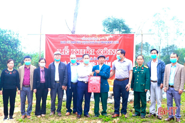 Khởi công xây 2 nhà kiên cố cho người có công ở Kỳ Anh