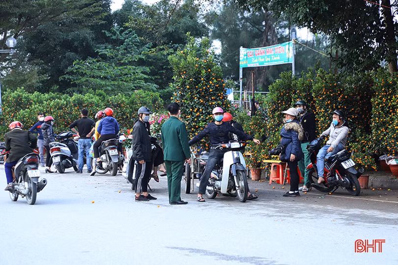 Nghề “chở tết về nhà” tại Hà Tĩnh kiếm tiền triệu mỗi ngày