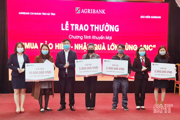 7 khách hàng Hà Tĩnh trúng thưởng chương trình “Mua bảo hiểm - nhận quà lớn cùng Abic”