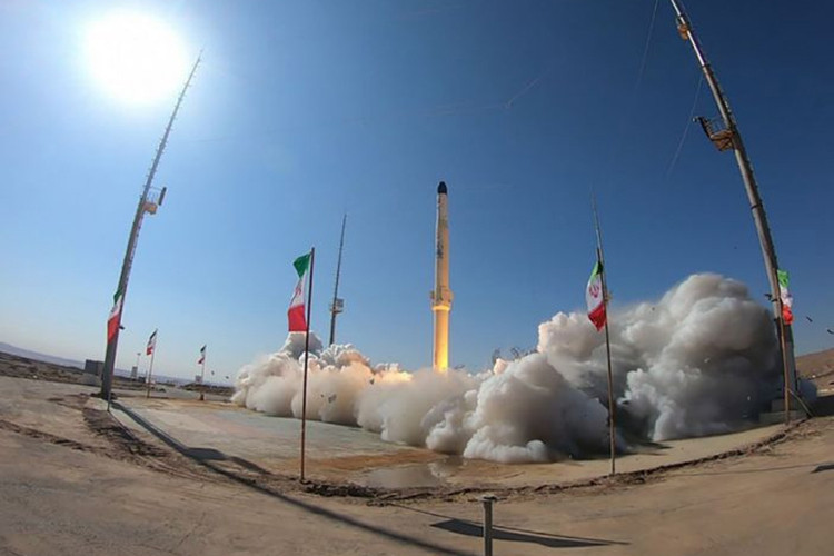 Iran phóng thành công tên lửa mang theo vệ tinh