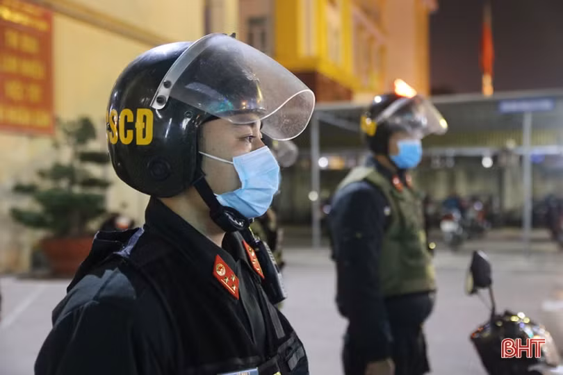 Một đêm tuần tra của cảnh sát cơ động Hà Tĩnh ngày cận tết