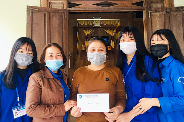 Nhiều phần quà đến với người nghèo dịp tết