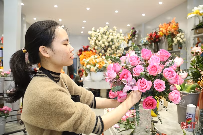 Muôn kiểu hoa lạ “đổ bộ” thị trường Hà Tĩnh