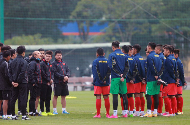 VFF giữ chân 2 “trợ thủ” của HLV Park Hang Seo