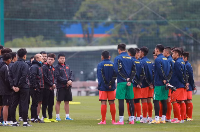 VFF giữ chân 2 “trợ thủ” của HLV Park Hang Seo