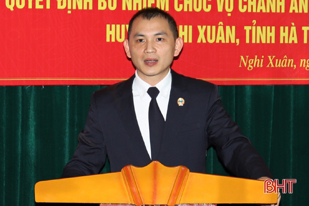 Trao quyết định bổ nhiệm Chánh án TAND huyện Nghi Xuân