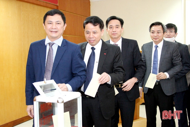 Văn phòng UBND tỉnh Hà Tĩnh quyên góp ủng hộ Tết vì người nghèo, nạn nhân da cam