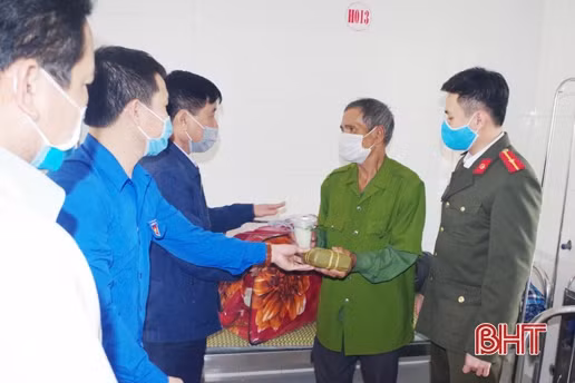 Nhiều hoạt động chăm lo tết cho người nghèo Hà Tĩnh