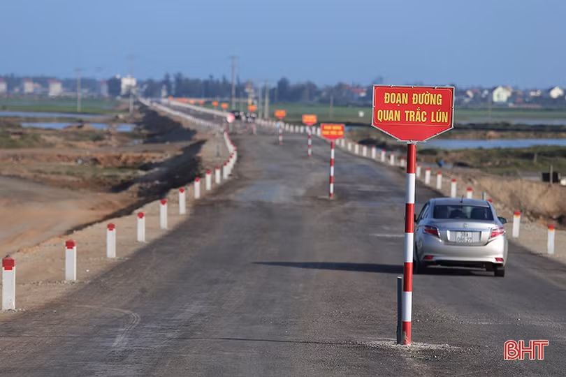 Phương tiện lưu thông qua cầu Cửa Hội từ sáng 6/2