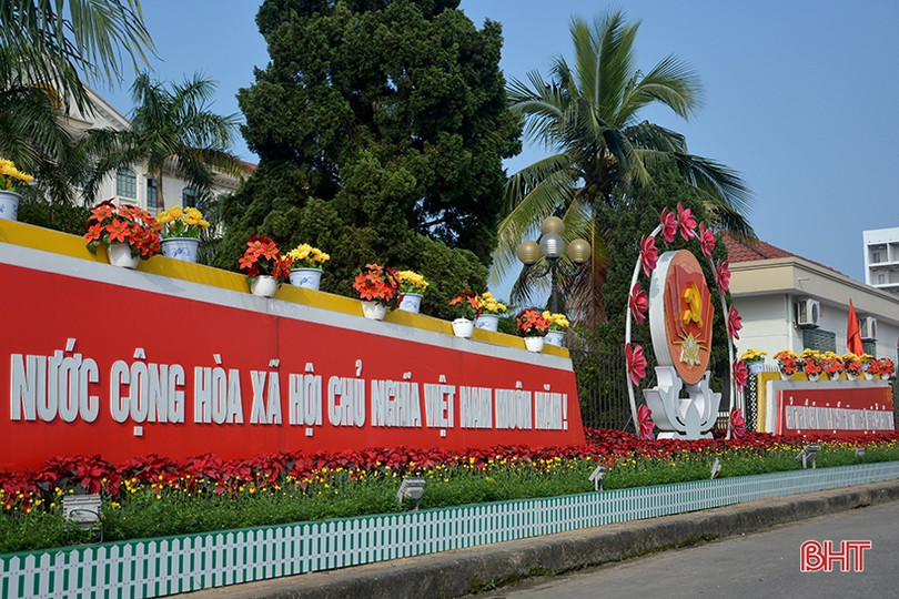 Sắc xuân rực rỡ Thành Sen