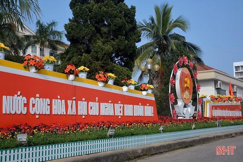 Sắc xuân rực rỡ Thành Sen