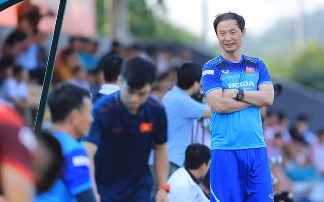 VFF giữ chân 2 “trợ thủ” của HLV Park Hang Seo