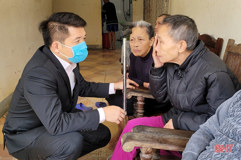 Chủ tịch Ủy ban MTTQ Hà Tĩnh thăm hỏi người có công, đối tượng bảo trợ xã hội