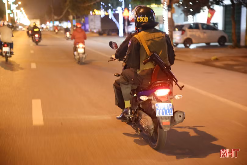 Một đêm tuần tra của cảnh sát cơ động Hà Tĩnh ngày cận tết