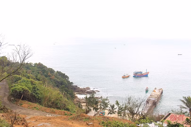 Vẻ đẹp vào xuân của “viên ngọc bích” trên vùng biển phía Nam Hà Tĩnh