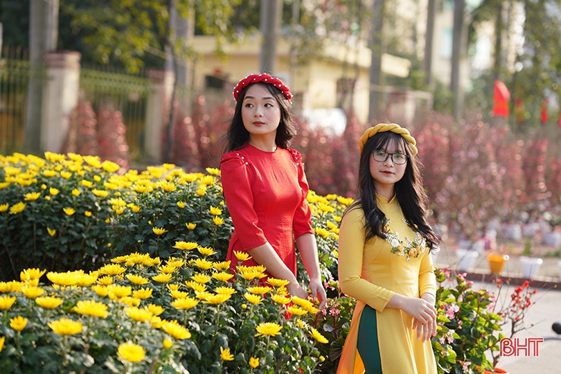 Sắc xuân rực rỡ Thành Sen