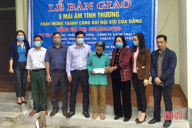 Trao 5 nhà “Mái ấm tình thương” cho các hộ nghèo ở Lộc Hà