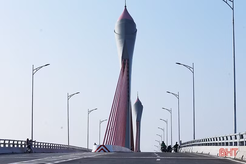 Phương tiện lưu thông qua cầu Cửa Hội từ sáng 6/2