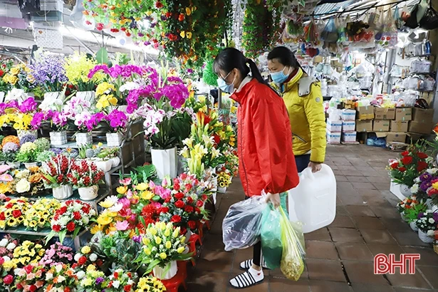 Thị trường Hà Tĩnh ngày giáp tết: Hàng hóa đủ chủng loại, sức mua tăng dần