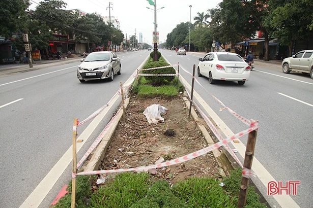 Nối lại 18 điểm “đứt gãy” trên dải phân cách QL1A qua TP Hà Tĩnh