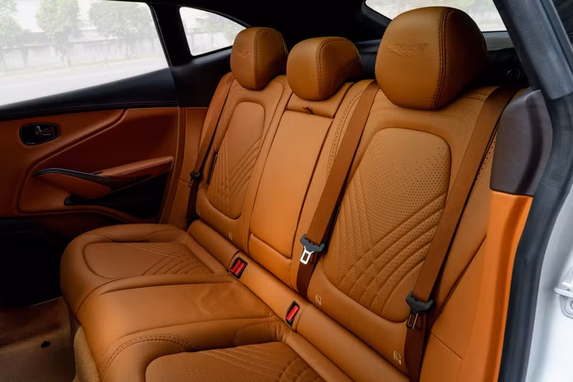 Cận cảnh siêu SUV Aston Martin DBX giá gần 17 tỷ đầu tiên tại Việt Nam