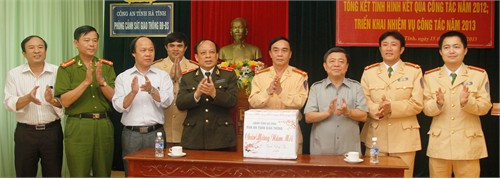Chủ tịch UBND tỉnh Võ Kim Cự chúc tết các cán bộ, chiến sỹ Phòng Cảnh sát Giao thông Công an tỉnh