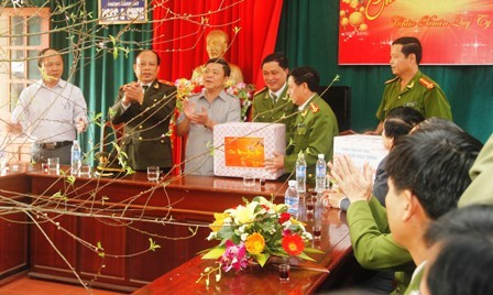 ...chúc tết tại Phòng Cảnh sát Quản lý hành chính (113) và Phòng Cảnh sát Phòng cháy chữa cháy.