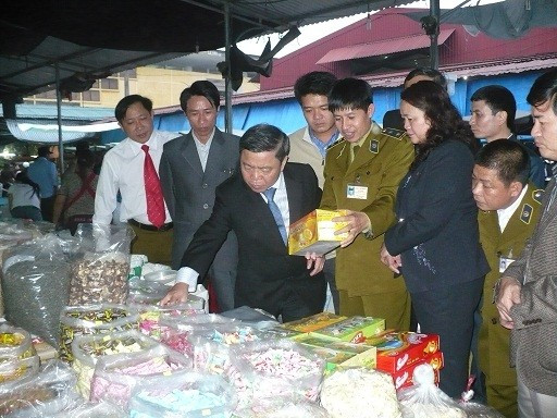 kiểm tra nguồn gốc, xuất xứ của hàng phục vụ Tết tại Chợ TP Hà Tĩnh