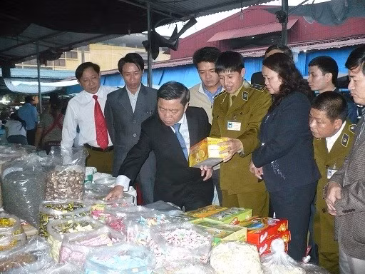 kiểm tra nguồn gốc, xuất xứ của hàng phục vụ Tết tại Chợ TP Hà Tĩnh
