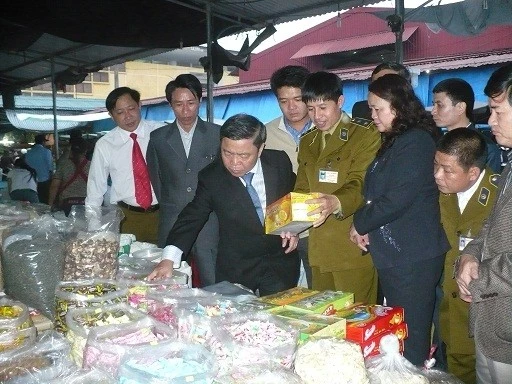 kiểm tra nguồn gốc, xuất xứ của hàng phục vụ Tết tại Chợ TP Hà Tĩnh